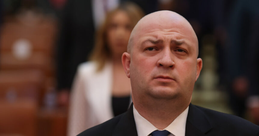 Deputatul Vexler se retrage din Ordinul Național pentru Merit după ce Nicușor Dan a contestat la CCR legea anti-extremism. 1 deputatul vexler renunta la ordinul national pentru merit dupa ce nicusor dan a contestat la ccr legea anti extremism 6870c0d6d3471