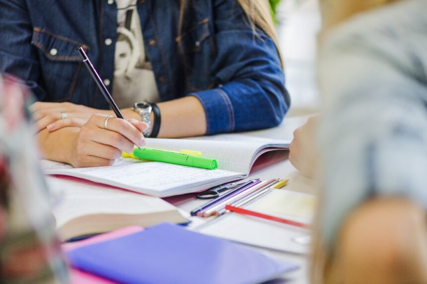 Elevi din Constanța s-au pregătit la Universitatea din Suceava pentru Olimpiada Internațională de Creativitate Științifică 1 elevi din constanta s au pregatit la universitatea din suceava pentru olimpiada internationala de creativitate stiintifica 686b989700448