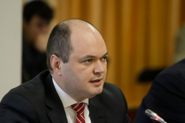 exclusiv ce spune consilierul premierului ilie bolojan despre pachetul de masuri pentru companiile de stat si administratia publica 687f76ff0472f