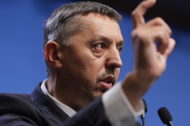 exclusiv daniel david despre anomaliile din sistemul educational nu avem de ce sa taiem salarii sunt mici ce spune despre bursele de merit 6869484b727d9