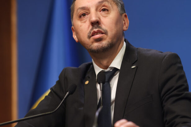 exclusiv ministrul daniel david despre acuzatiile de cenzura in mediul academic nu e o cenzura sunt seturi de bune practici europene 68825bd526fc1