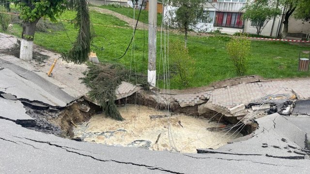 Salina Slănic Prahova, pericolul de sub un întreg oraș, următoarea urgență după Praid. Reacția Ministrului Economiei 1 exclusiv salina slanic prahova pericolul de sub un intreg oras urmatoarea urgenta dupa praid reactia ministrului economiei 686c486ed2a3d