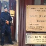 Percheziții la executorul judecătoresc Vasile Deacu: procurorii caută probe în legătură cu anumite dosare. 2 exclusiv video perchezitii la executorul judecatoresc vasile deacu procurorii cauta probe in legatura cu unele dosare 686ce654c1f37
