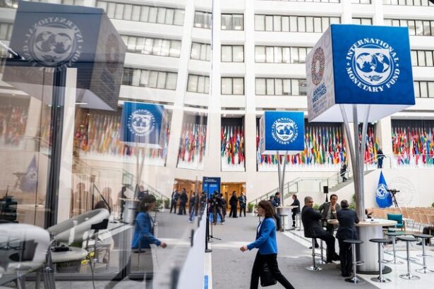 fmi a imbunatatit usor previziunile privind cresterea economiei mondiale 6889abafbe352