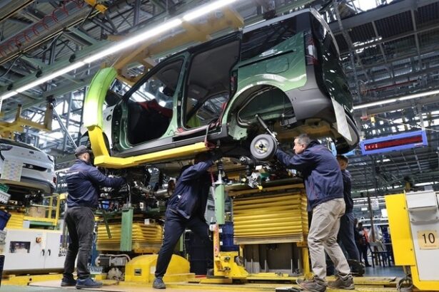ford aproba concedieri voluntare pe fondul cererii slabe pentru vehicule electrice 6871f4346da4e