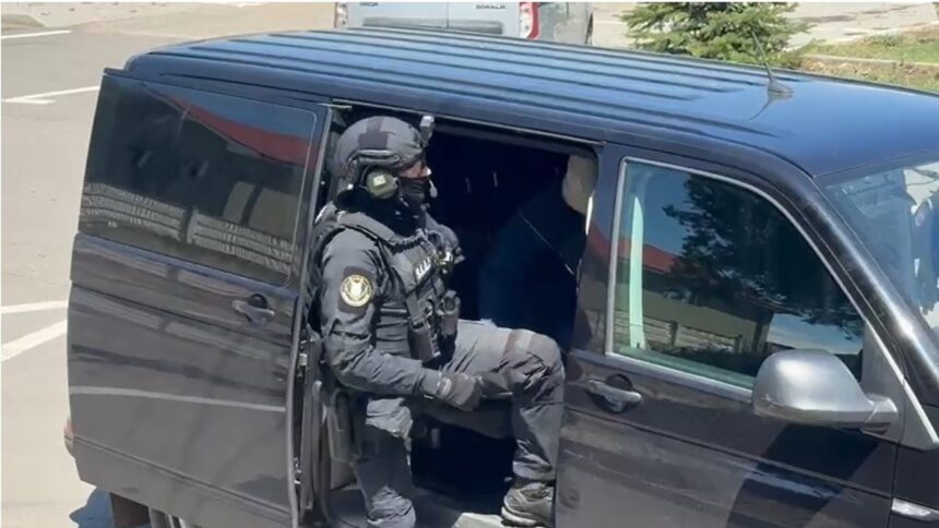 Adolescent de 19 ani, din Republica Moldova, suspectat că a îngropat narcotice de mare risc în diverse zone din municipiul Constanța, prins în flagrant cu substanțe interzise. 1 foto adolescent de 19 ani din republica moldova suspectat ca ar fi ingropat narcotice de mare risc in diverse zone din municipiul constanta a fost prins in flagrant cu substante interzise 6876443a4d055