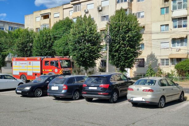 foto alerta in hagieni un tractor a luat foc pe camp arde si miristea pompierii au gonit prin mangalia sa ajunga la incendiu 686fcfe71f23a