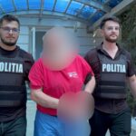 foto batran de 75 de ani din constanta incatusat de politisti vezi aici ce acuzatii i se aduc 6871136a15fea