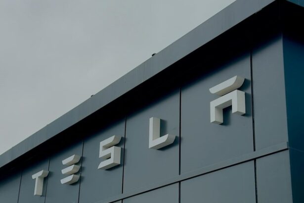 foto elon musk a deschis primul restaurant tesla cu statii rapide de incarcare 6880f6cc02945