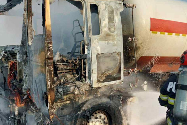foto incendiu la o autocisterna incarcata cu gpl pe autostrada a7 traficul a fost blocat 6883b7e0b0838