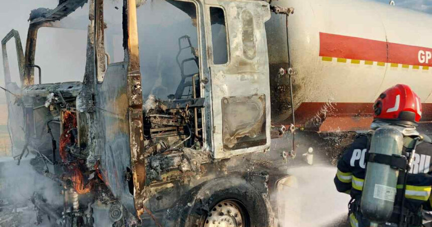 foto incendiu la o autocisterna incarcata cu gpl pe autostrada a7 traficul a fost blocat 6883b7e0b0838