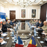foto ministrul apararii s a intalnit cu directorul directiei de armamente din franta cei doi au discutat despre cooperarea militara in nato 687fb75a2e8fa
