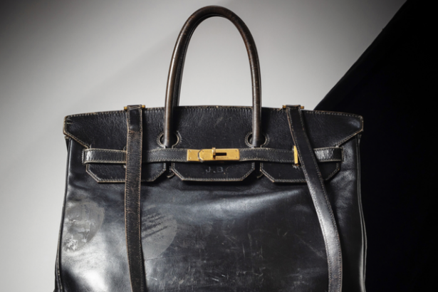 foto prima geanta de mana birkin creata de casa de moda hermes s a vandut cu 86 milioane euro 6870b11ea003d
