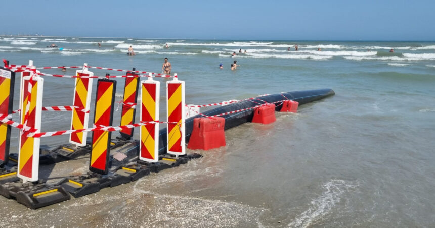 Primăria Năvodari, sancționată din cauza unei țevi care deversează ape pluviale în mare. Amenzi de peste 800.000 lei pe litoral 1 foto primaria navodari sanctionata din cauza ca o teava deverseaza ape pluviale in mare amenzi de peste 800 000 lei pe litoral 68888658a1538