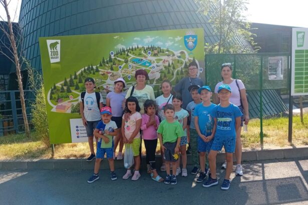 foto tabara gratuita pentru copiii din dumbraveni oferita in urma unei sponsorizari atrase de primarul comunei sunt foarte fericiti unii dintre ei au mers acum pentru prima data la munte 686d61a76db38