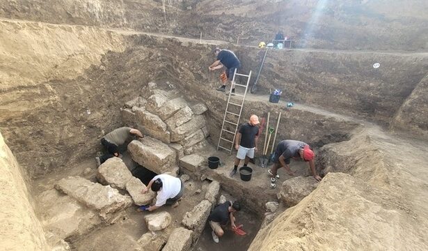 foto tezaur descoperit la mangalia in necropola orasului antic callatis 686ba69e6f296