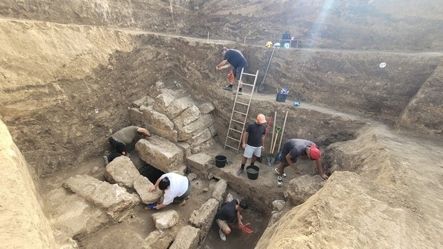 foto tezaur descoperit la mangalia in necropola orasului antic callatis 686ba69e6f296
