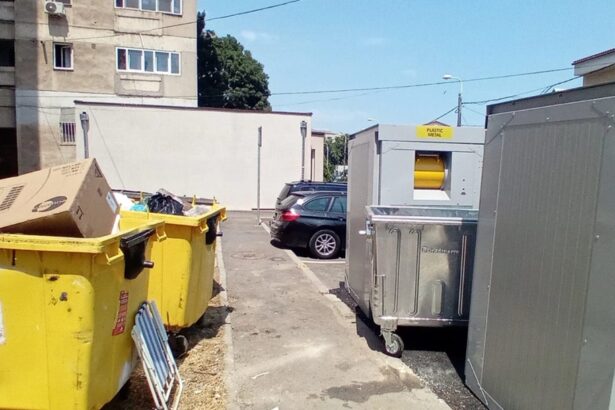 foto vandalism in constanta pe strada biruintei spune primaria eco insula nefunctionala inca luata cu asalt de gunoaie 68764b38cecb7