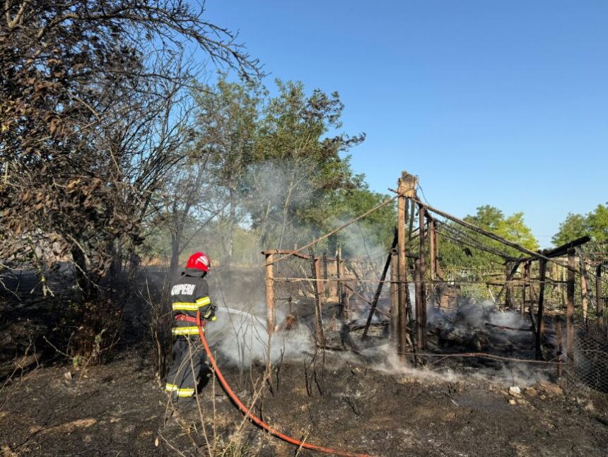 foto video incendiu puternic in bestepe din judetul tulcea doua anexe distruse si doua locuinte in pericol 68864af291b6a