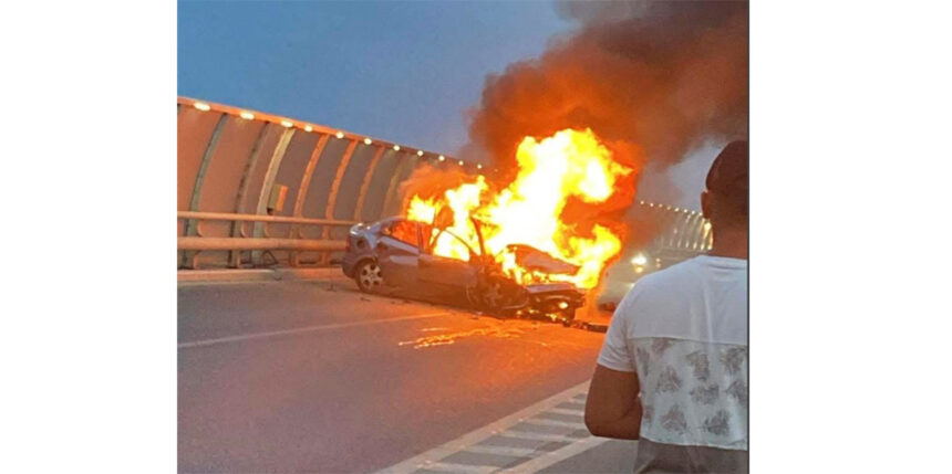 La un pas de TRAGEDIE: O mașină a luat FOC pe podul de la Butelii. În ce stare se află șoferul? 1 foto video la un pas de tragedie o masina a luat foc pe podul de la butelii in ce stare se afla soferul 6877ed8b58ce6