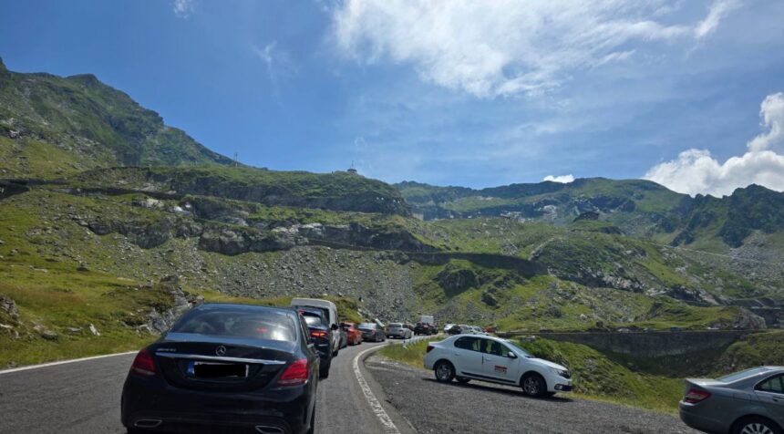 foto video weekend de foc pe transfagarasan se circula bara la bara spre balea lac 68860f21a91a6