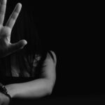 fratele racoleaza verisorul ia banii iar tatal sta de paza traficantii isi racoleaza victimele printre rude prieteni si vecini 688bcb11a6a39