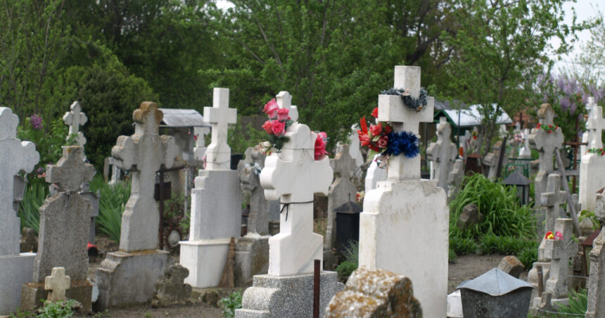 Fraudă de peste 1,3 milioane de lei cu monumente funerare în Iași 1 frauda de peste 13 milioane de lei cu monumente funerare la iasi 6863bc92b711f