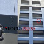 Imagini terifiante la Constanța! O pasăre spânzurată atârnă pe fațada unui bloc din Faleză Nord. 3 galerie foto imagini terifiante la constanta o pasare spanzurata atarna pe fatada unui bloc din faleza nord 688744521b020