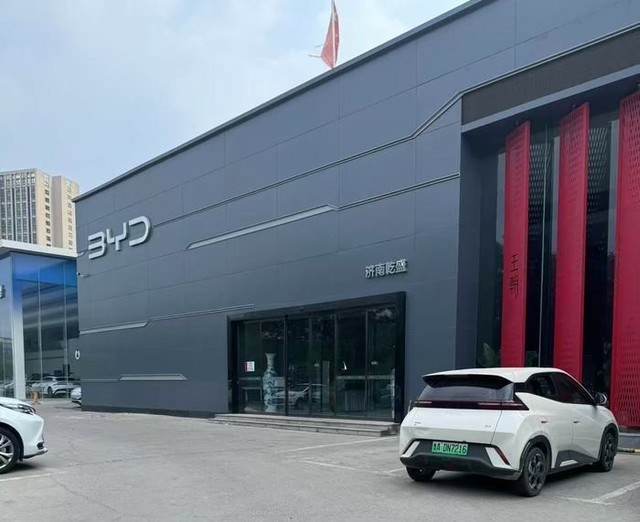 grafic byd in pericol sa rateze tinta de vanzari din 2025 si chiar sa incheie anul in scadere 687f78425a863