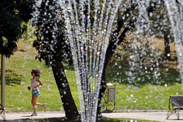 harta cod rosu de canicula in sudul si sud vestul tarii inclusiv in bucuresti temperaturi de pana la 43c si risc de furtuni 68847cc0eba19