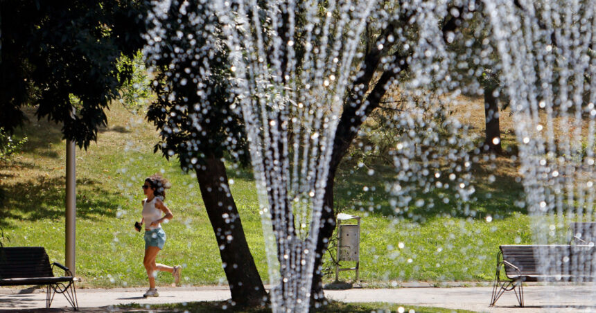 harta cod rosu de canicula in sudul si sud vestul tarii inclusiv in bucuresti temperaturi de pana la 43c si risc de furtuni 68847cc0eba19