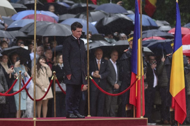 În apărarea lui Nicușor Dan - Consilier prezidențial, despre majorarea cotei TVA: Președintele a avut o opinie clară, iar acum guvernul votat în Parlament trebuie să ia decizii. 1 in apararea lui nicusor dan consilier prezidential despre majorarea cotei tva opinia presedintelui a fost clara toata lumea a vazut o acum avem un guvern votat in parlament care trebuie sa 686535cbc92f2