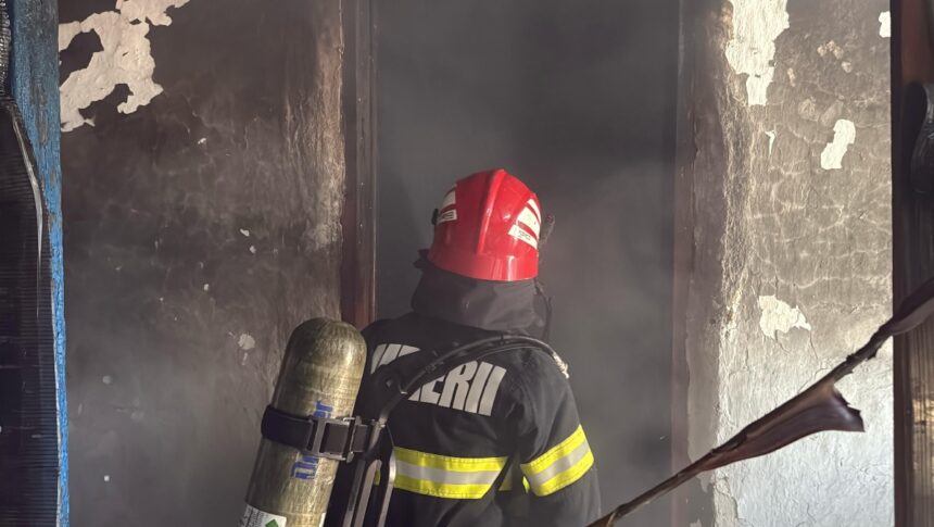 Incendiu în cartierul Brătianu din Constanța! Intervenția echipajelor de pompieri și SMURD a fost solicitată. 1 incendiu in cartierul bratianu din constanta au fost trimise echipajele de pompieri si smurd 68775a5433990