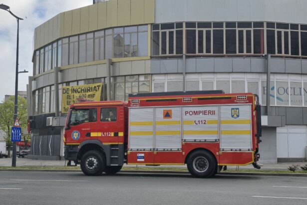 incendiu in tomis nord la ciresica a luat foc un apartament la etajul 4 al unui bloc de pe strada suceava 686aa26ddd5a3