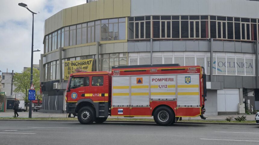 incendiu in tomis nord la ciresica a luat foc un apartament la etajul 4 al unui bloc de pe strada suceava 686aa26ddd5a3