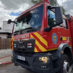 incendiu la mai multe locuinte din sectorul 1 al capitalei pompierii avertizeaza ca focul s ar putea extinde la cladirile invecinate 686fc73047183