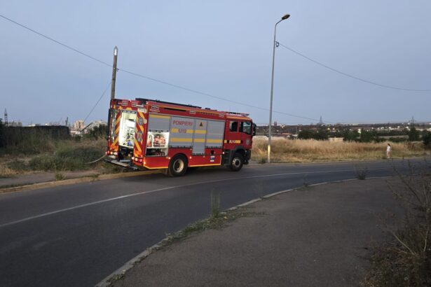 incendiu pe valea portului in constanta au fost chemati pompierii 687bad5bee872