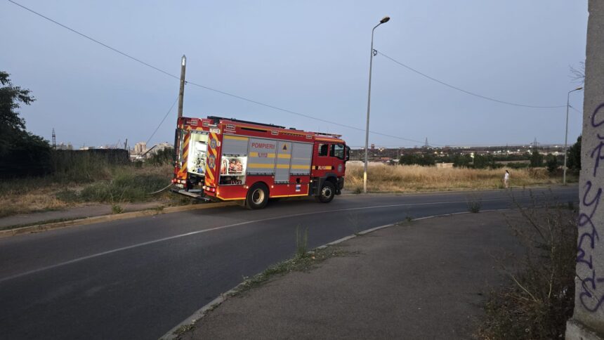 incendiu pe valea portului in constanta au fost chemati pompierii 687bad5bee872