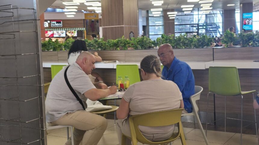 Inspectorii ANSVSA au sancționat comercianții de pe litoral cu amenzi de peste 212.000 de euro! Iată primele rezultate ale Comandamentului Sezon Estival 2025. 1 inspectorii ansvsa au dat amenzi de peste 212 000 de euro comerciantilor de pe litoral iata primele rezultate ale comandamentului sezon estival 2025 68764eb455966