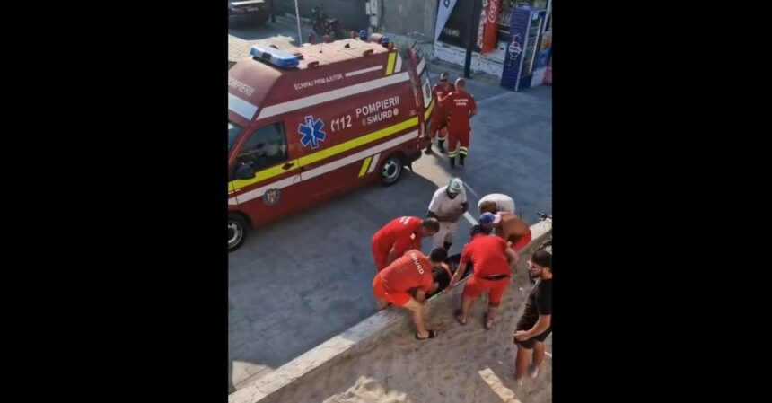 Intervenție de urgență pe plaja din Olimp! Un bărbat se află între viață și moarte, după ce medicii l-au resuscitat în drum spre spital. 1 interventie de urgenta pe plaja din olimp un barbat se zbate intre viata si moarte dupa ce medicii au reusit sa l resusciteze in drum spre spital 687e657bdf3d1