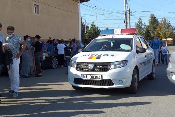 ireal la o scoala din mangalia elevii au mii de absente pentru ca profesorii nu au stat de vorba cu parintii si nici nu au scazut notele la purtare isj a preluat cazul cu ajutorul politiei 6880b7986b68d