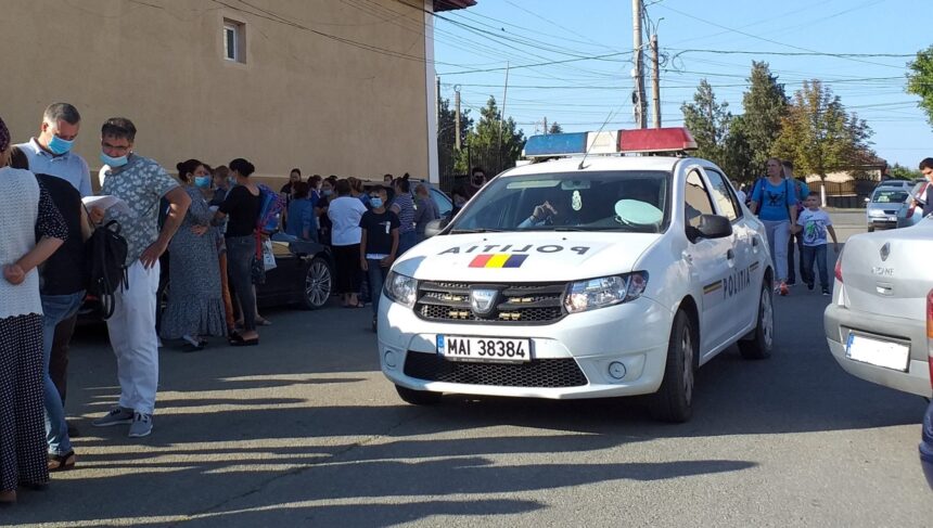 ireal la o scoala din mangalia elevii au mii de absente pentru ca profesorii nu au stat de vorba cu parintii si nici nu au scazut notele la purtare isj a preluat cazul cu ajutorul politiei 6880b7986b68d