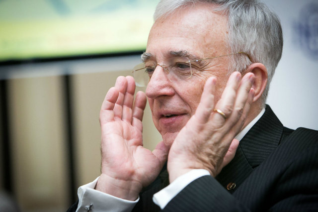isarescu refuzat pentru un curs de schimb euro leu incorect firma sa viticola respinsa la o cerere de fonduri ue pentru o centrala fotovoltaica ce proiecte regenerabile mari din agricultura 68883ab7eb28d