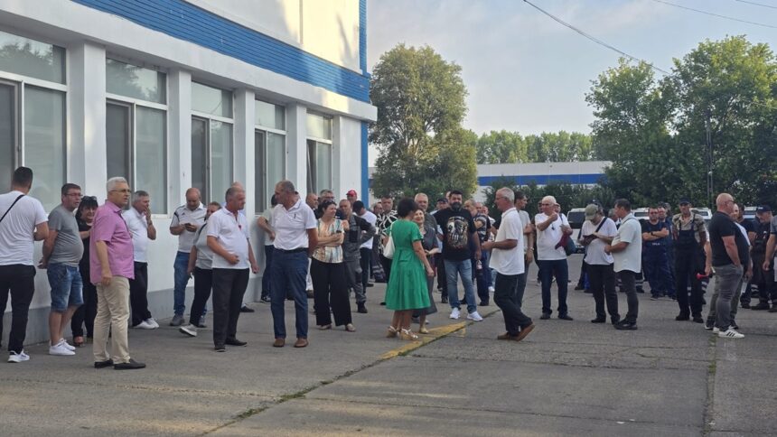 live foto video sute de angajati ai companiei de transport ct bus in protest rectificarea bugetara nu rezolva situatia de aici spun oamenii 68870552f29a1
