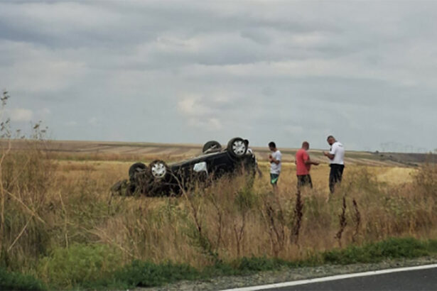 masina rasturnata pe dn 22 la mihail kogalniceanu sunt trei victime asistate medical 6888bcb736980