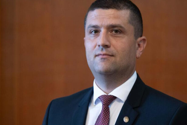 ministrul economiei sunt consilii de administratie unde directorul castiga peste 50 000 de lei pe luna 6866892d71ca1