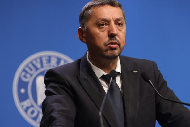ministrul educatiei anunta ca va scadea valoarea pentru plata cu ora la acest deficit urias educatia a avut si are o contributie 686cda5c4fcbf