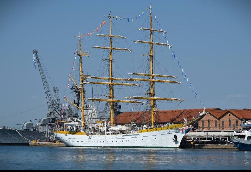 nava scoala mircea a fost atractia principala in portul salonic peste 1 300 de vizitatori au urcat la bordul velierului 687671f00e3a1
