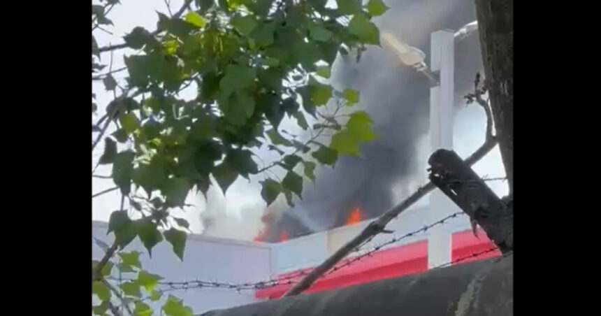 Alertă de știri: Incendiu pe terasa mall-ului AFI Cotroceni din București. Pompierii intervin cu 10 autospeciale de stingere. 1 news alert incendiu pe terasa mall ului afi cotroceni din bucuresti pompierii intervin cu 10 autospeciale de stingere 68691008a7c5a