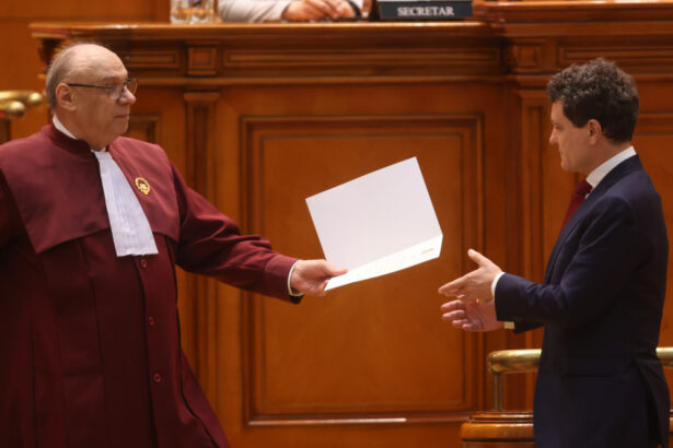 news alert nicusor dan a contestat la ccr legea privind propaganda legionara aur sos si pot sesizasera curtea pentru aceeasi lege 686fdb3452710
